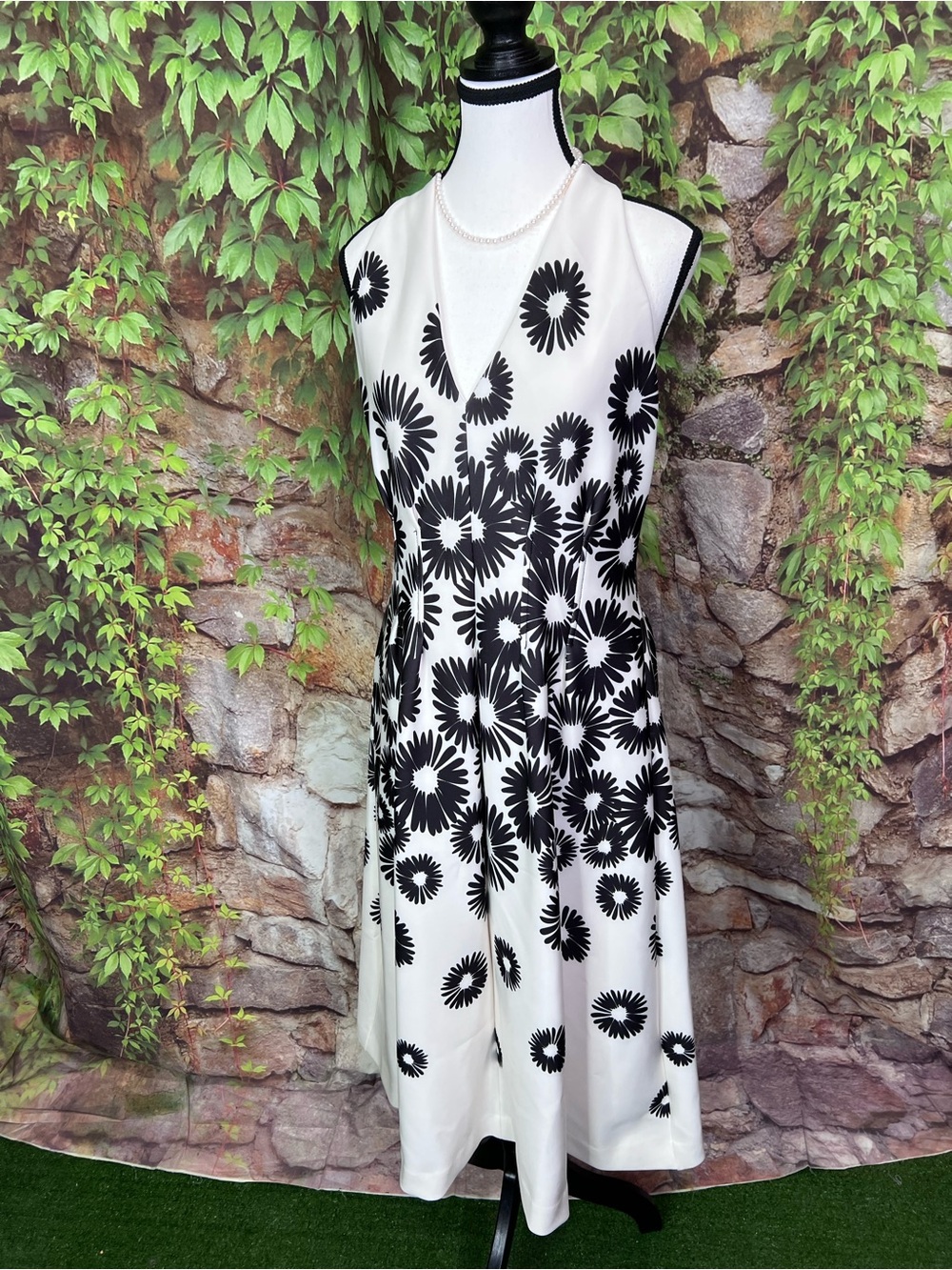 HALSTON Quiet Luxury Fit and Flare Black and Ivory Scuba Knit Event Dress, 10 - Picture 4 of 13